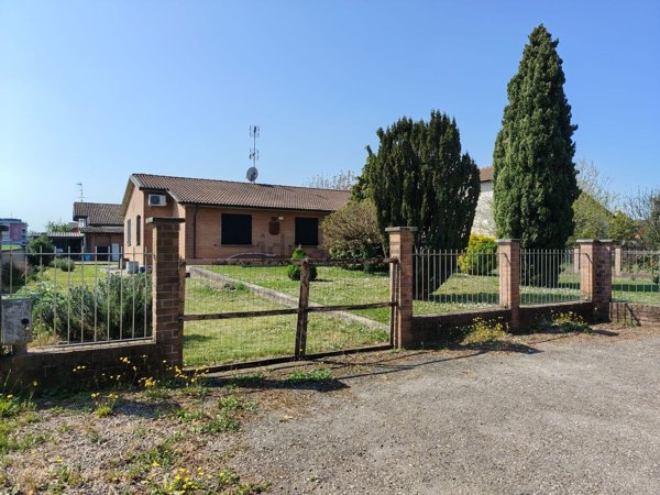 casa indipendente in vendita a Lungavilla