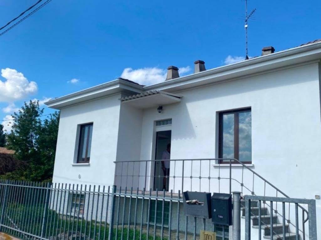 casa indipendente in vendita a Lungavilla