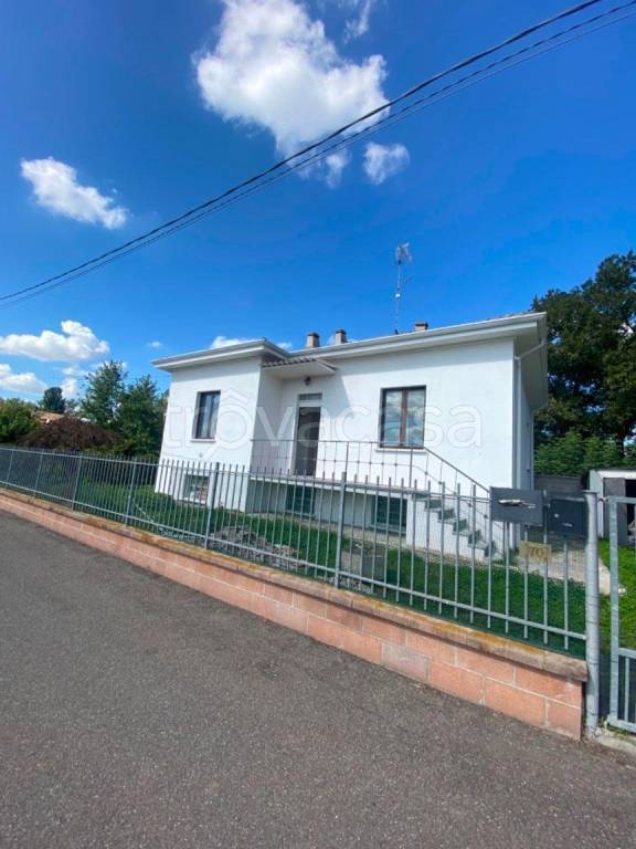casa indipendente in vendita a Lungavilla