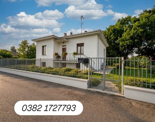 casa indipendente in vendita a Lungavilla