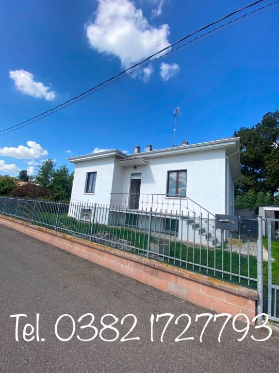 casa indipendente in vendita a Lungavilla