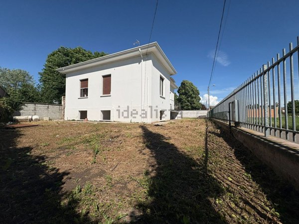 casa indipendente in vendita a Lungavilla