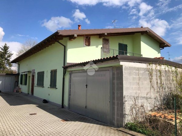 casa indipendente in vendita a Lungavilla