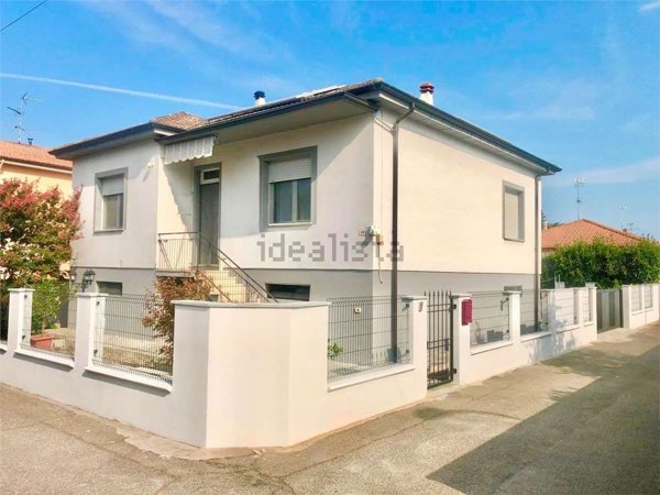casa indipendente in vendita a Lungavilla