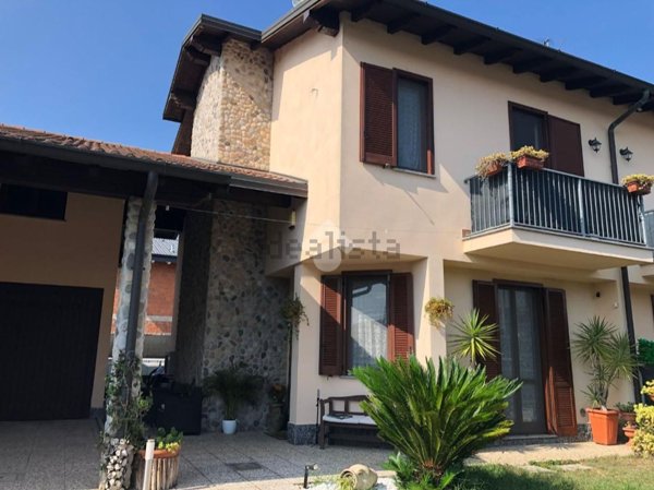 casa indipendente in vendita a Magherno