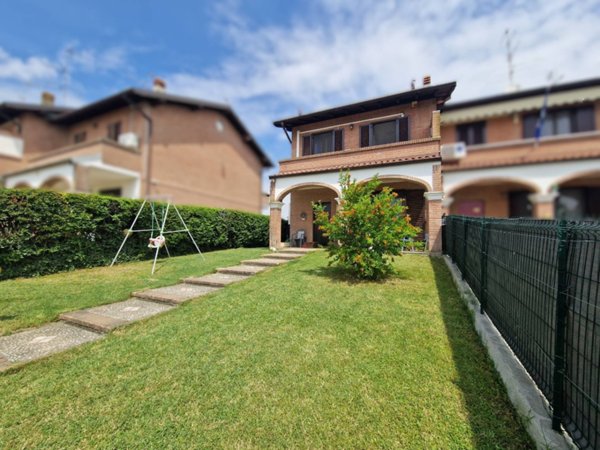 casa indipendente in vendita a Magherno
