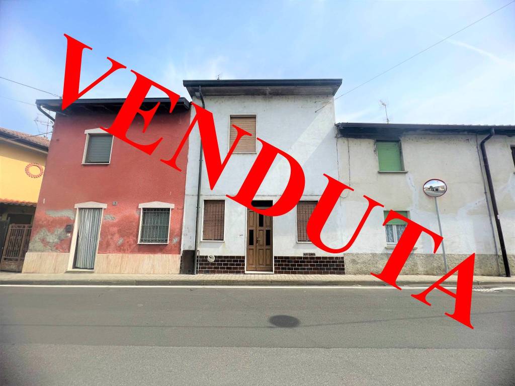casa indipendente in vendita a Magherno