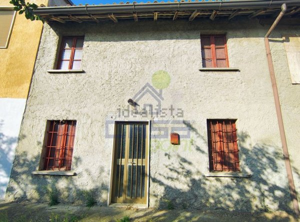 casa indipendente in vendita a Magherno
