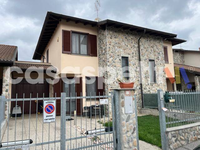 casa indipendente in vendita a Magherno