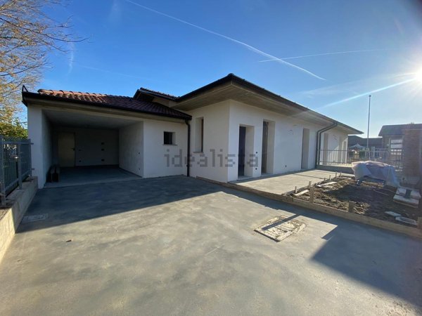 casa indipendente in vendita a Magherno