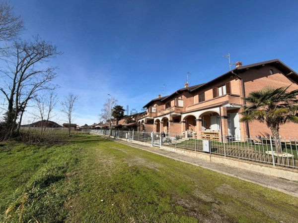 casa indipendente in vendita a Magherno