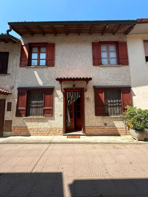 casa indipendente in vendita a Magherno