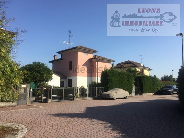casa indipendente in vendita a Marcignago in zona Divisa