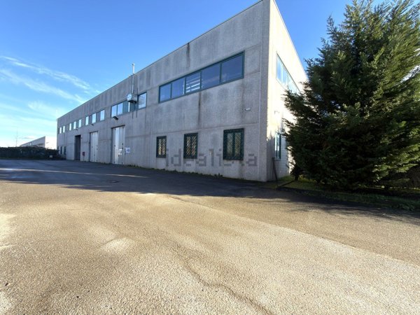 locale di sgombero in vendita a Marcignago