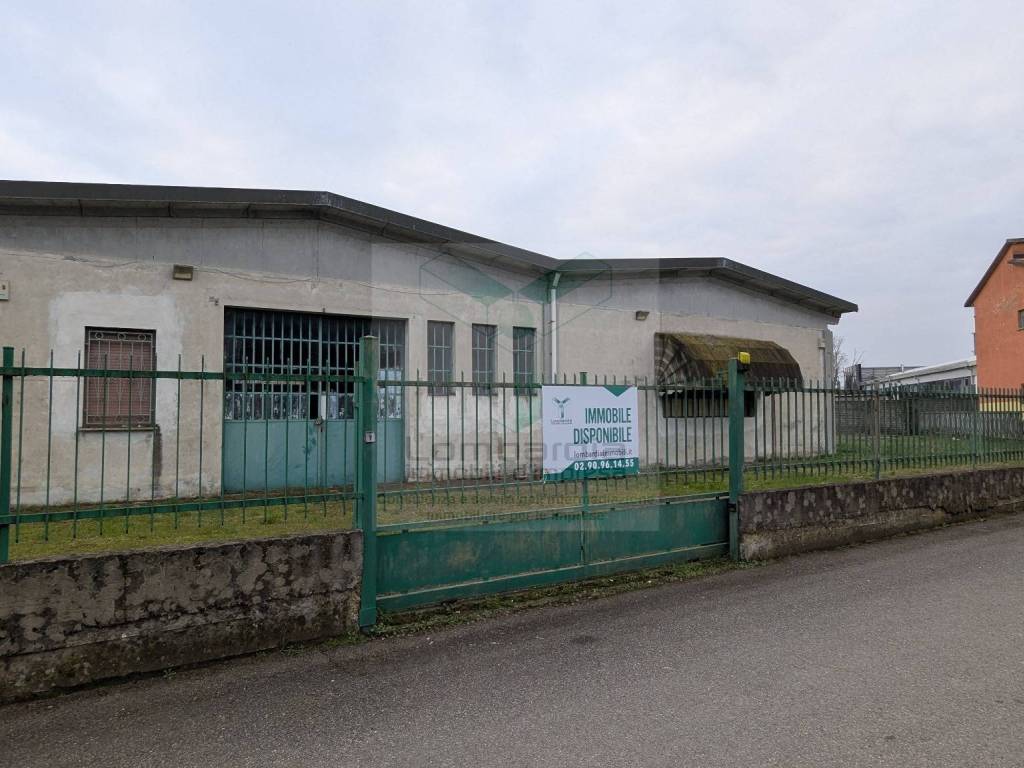 locale commerciale in vendita a Mede