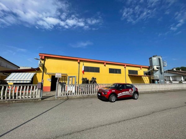 locale commerciale in vendita a Mede