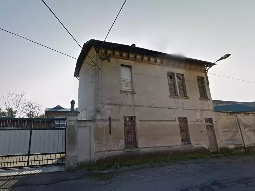 locale di sgombero in vendita a Mede