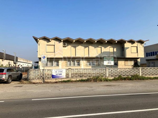 locale commerciale in vendita a Mede