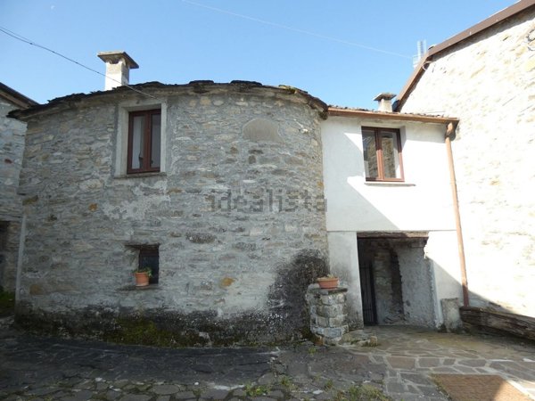 casa indipendente in vendita a Menconico in zona Carrobiolo
