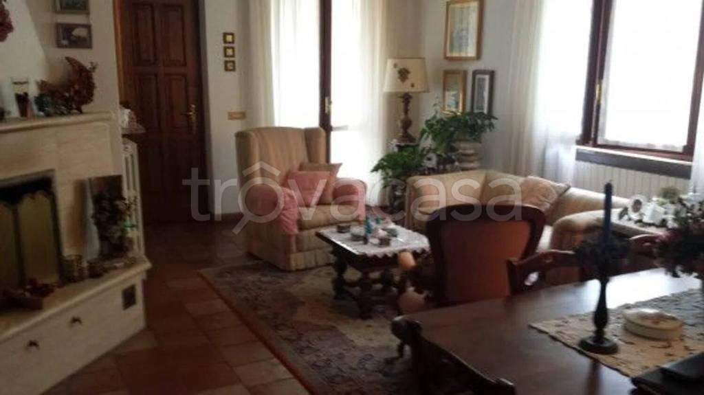 casa indipendente in vendita a Mezzanino