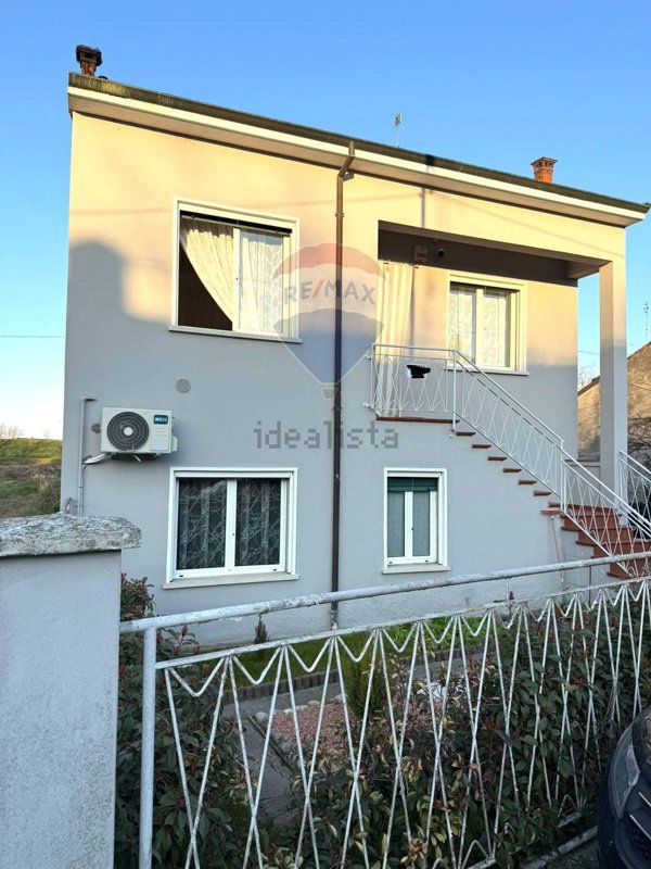 casa indipendente in vendita a Mezzanino