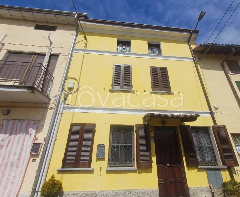 casa indipendente in vendita a Mezzanino