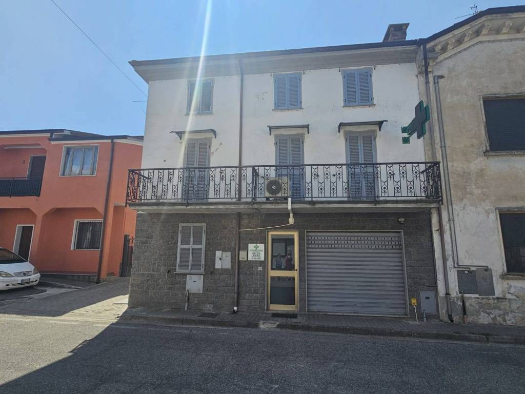 casa indipendente in vendita a Mezzanino
