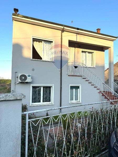 casa indipendente in vendita a Mezzanino