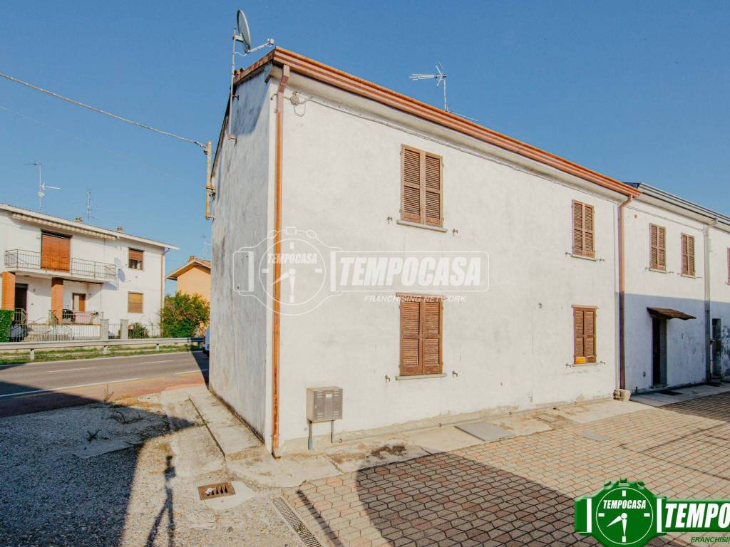 casa indipendente in vendita a Mezzanino