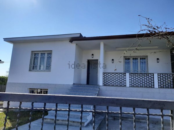 casa indipendente in vendita a Mezzanino