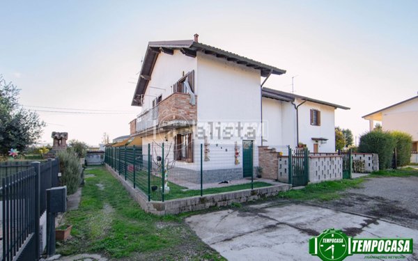 casa indipendente in vendita a Mezzanino