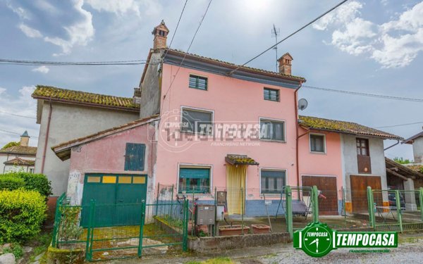 casa indipendente in vendita a Mezzanino