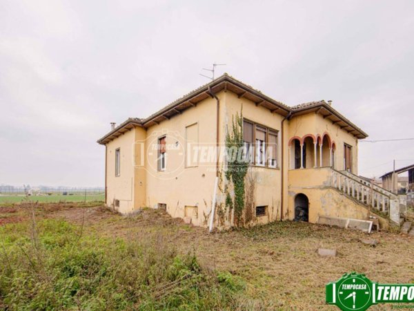 casa indipendente in vendita a Mezzanino