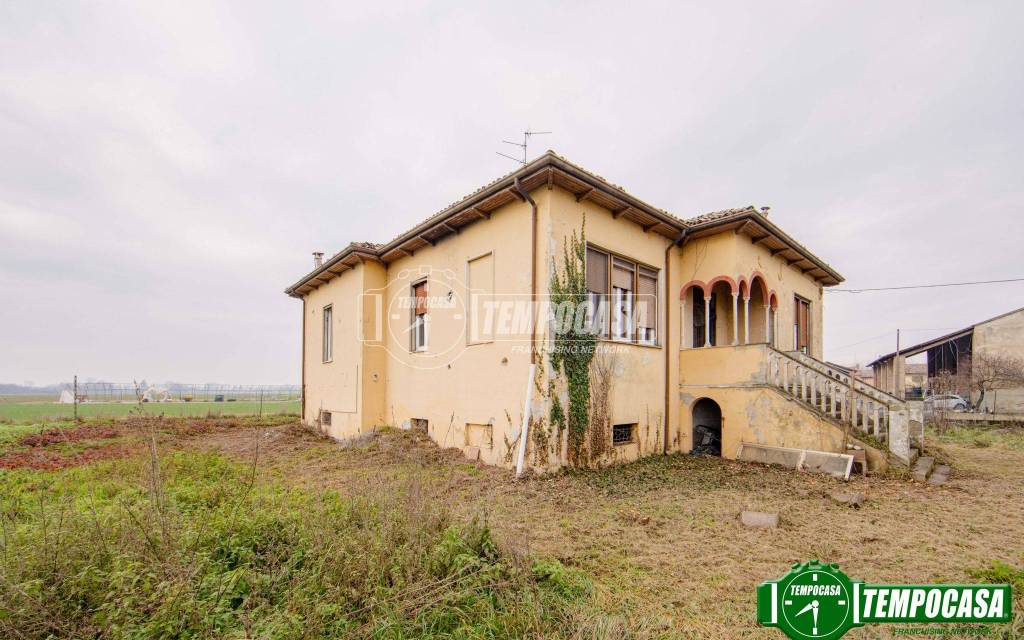 casa indipendente in vendita a Mezzanino