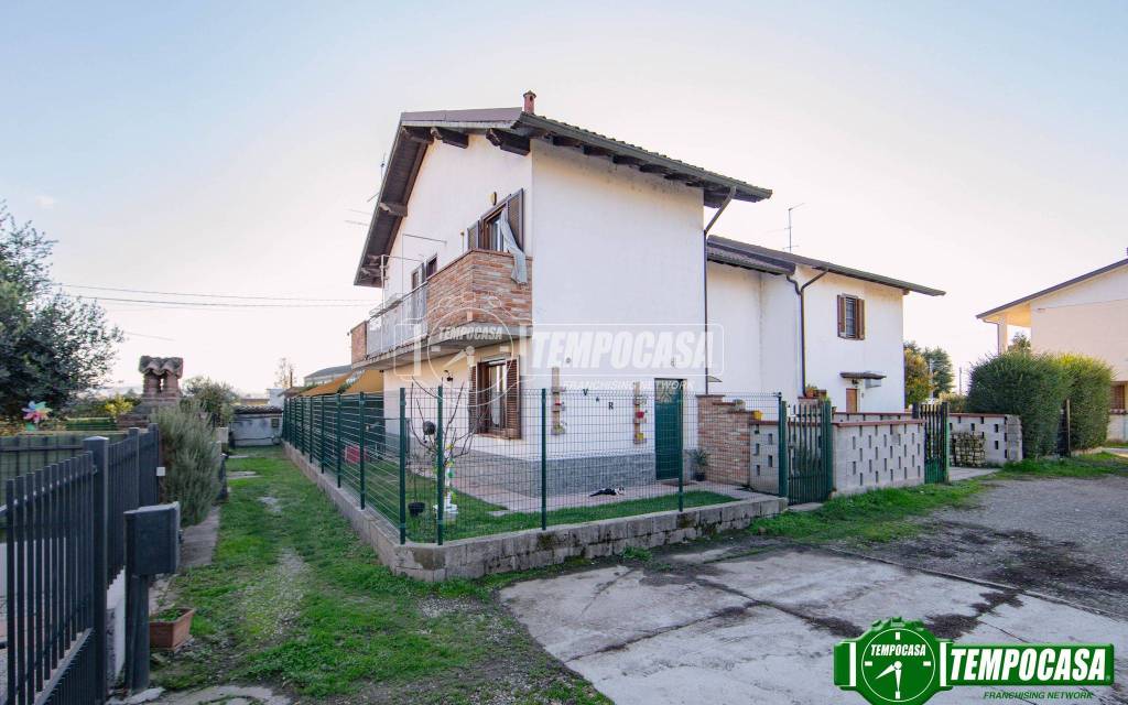 casa indipendente in vendita a Mezzanino