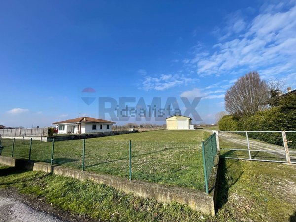 casa indipendente in vendita a Mezzanino