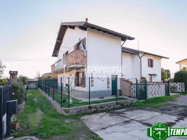 casa indipendente in vendita a Mezzanino