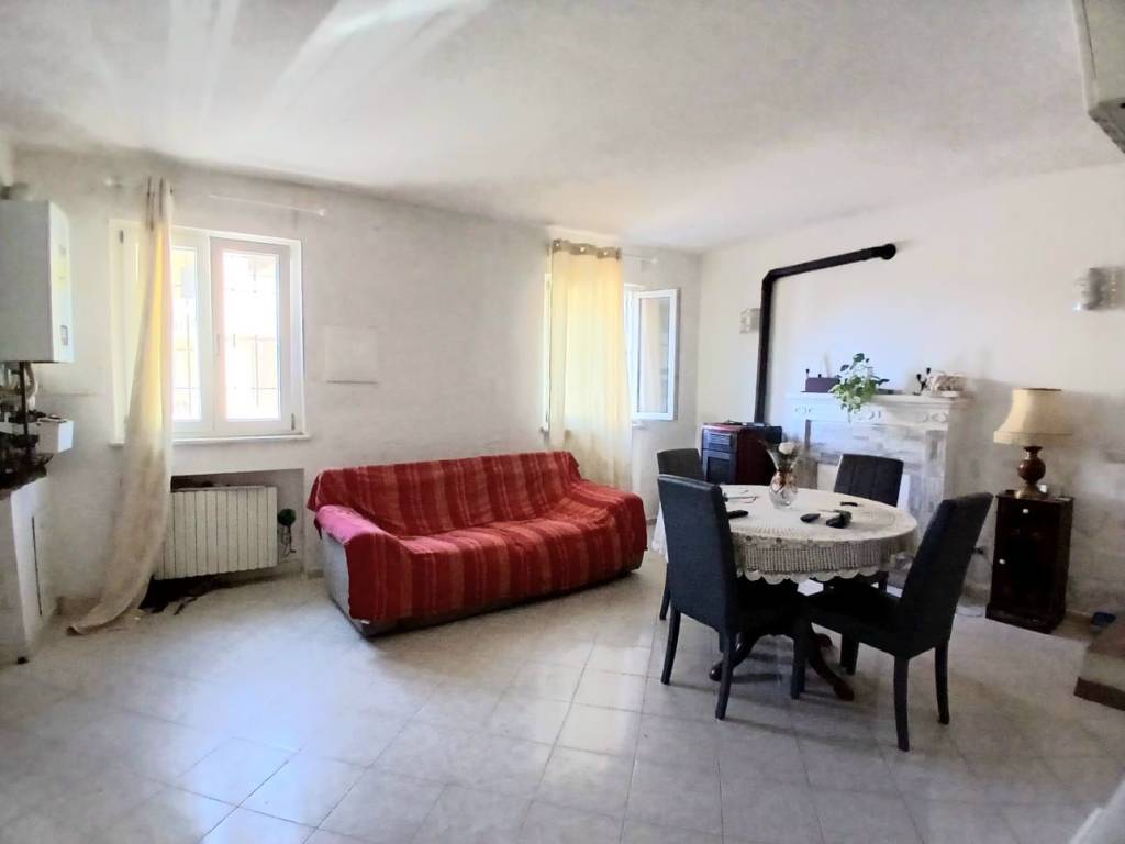casa indipendente in vendita a Mezzanino