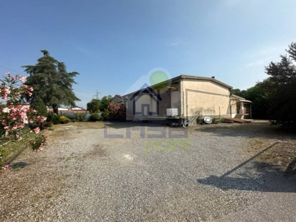 locale commerciale in vendita a Miradolo Terme