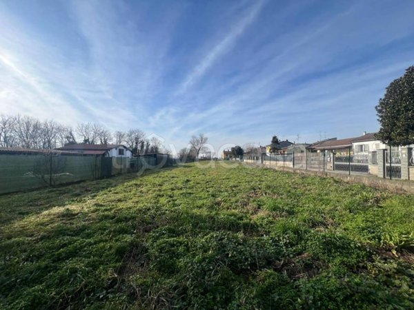 terreno edificabile in vendita a Miradolo Terme