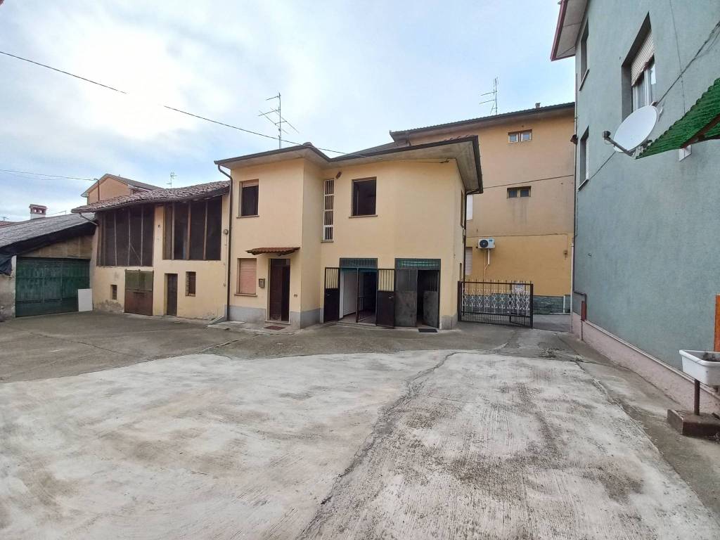 casa indipendente in vendita a Miradolo Terme