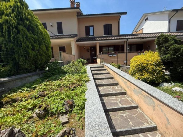 casa indipendente in vendita a Miradolo Terme in zona Terme di Miradolo