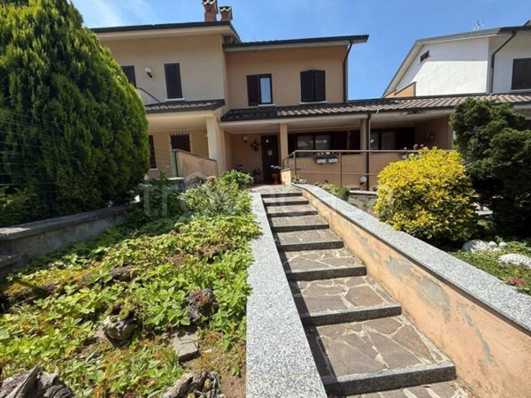 casa indipendente in vendita a Miradolo Terme in zona Terme di Miradolo