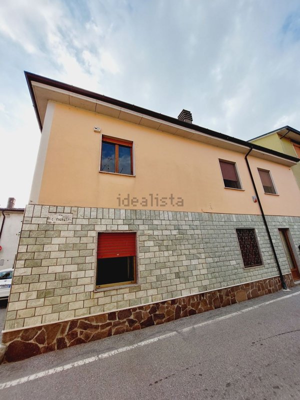 pentavano in vendita a Miradolo Terme in zona Camporinaldo