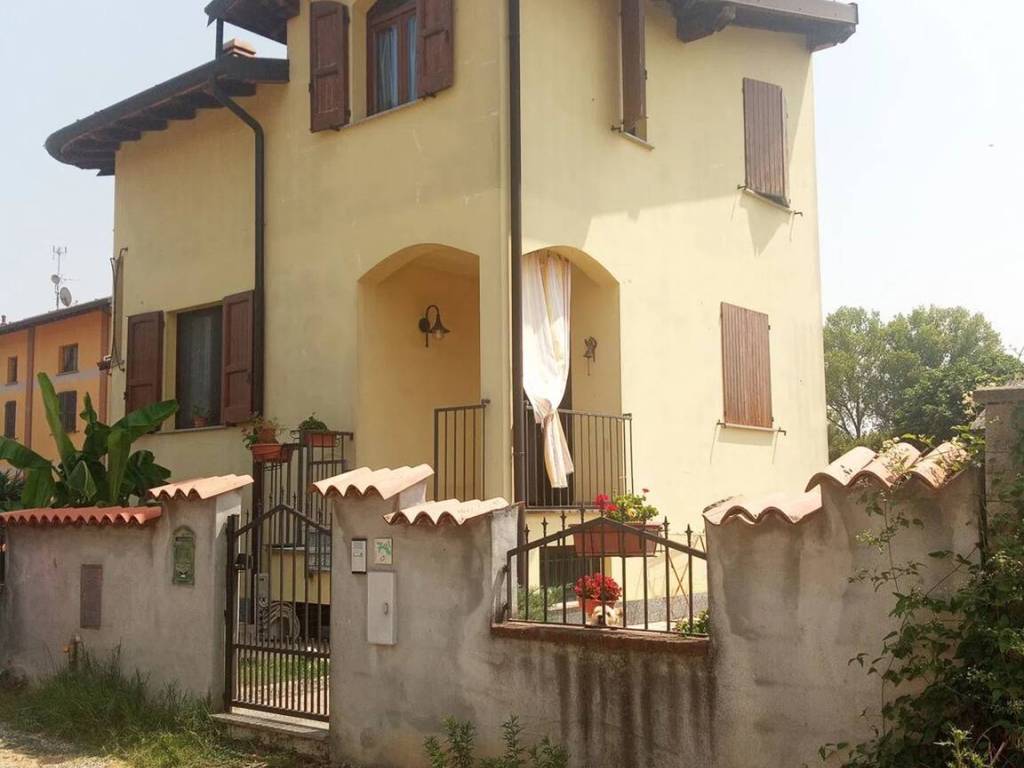 casa indipendente in vendita a Miradolo Terme in zona Camporinaldo