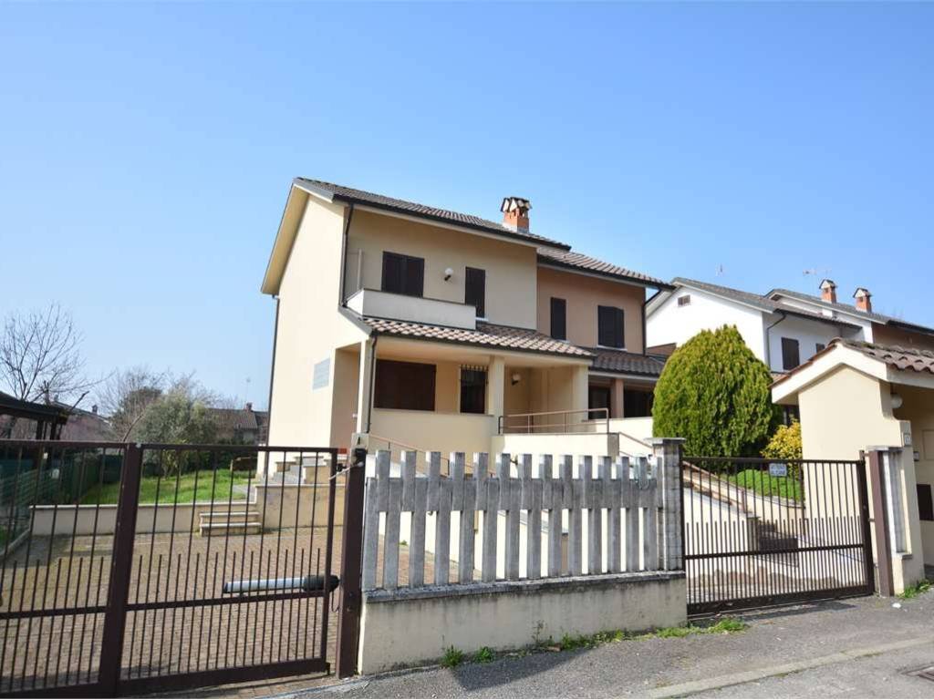 casa indipendente in vendita a Miradolo Terme in zona Terme di Miradolo