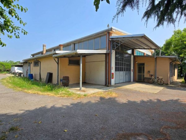 locale commerciale in vendita a Miradolo Terme