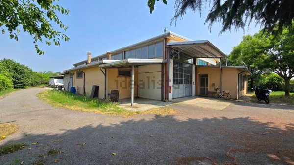 capannone in vendita a Miradolo Terme