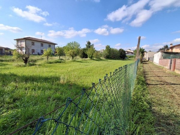 terreno edificabile in vendita a Miradolo Terme