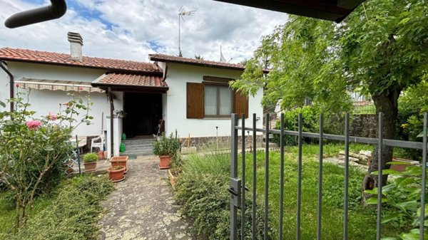 casa indipendente in vendita a Montalto Pavese